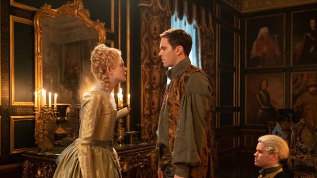 Der Kaiser von Russland (Nicholas Hoult) und die junge Katharina aus Stettin (Elle Fanning).