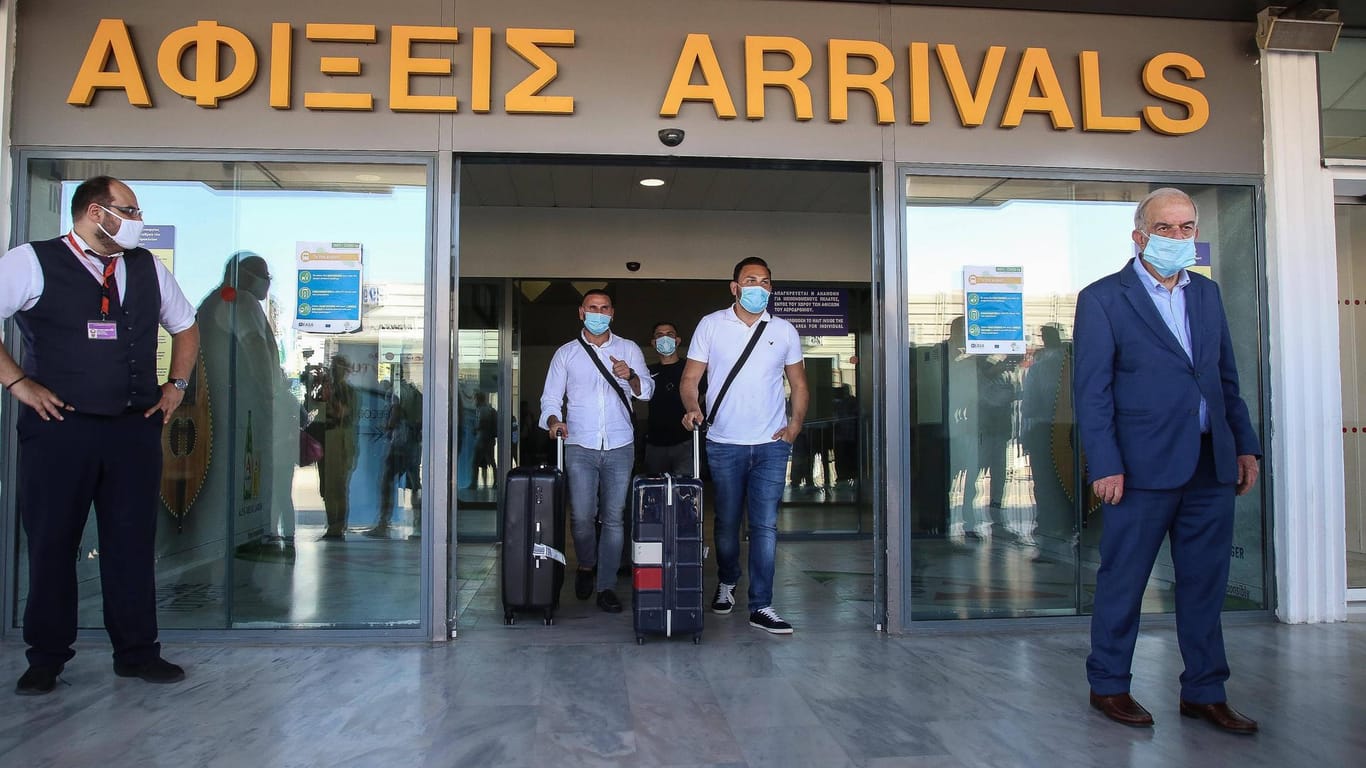 Flughafen Heraklion auf Kreta: Die ersten Touristen kommen wieder nach Griechenland, seit 1. Juli gibt es allerdings neue Bestimmungen.