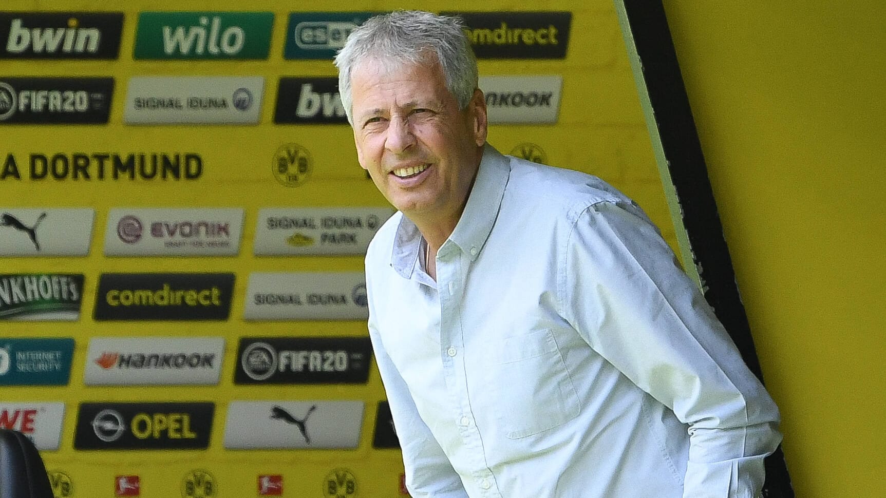 Lucien Favre: Der BVB-Trainer hätte gegen einen Titel nichts einzuwenden. Lucien Favre: Der BVB-Trainer hätte gegen einen Titel nichts einzuwenden.