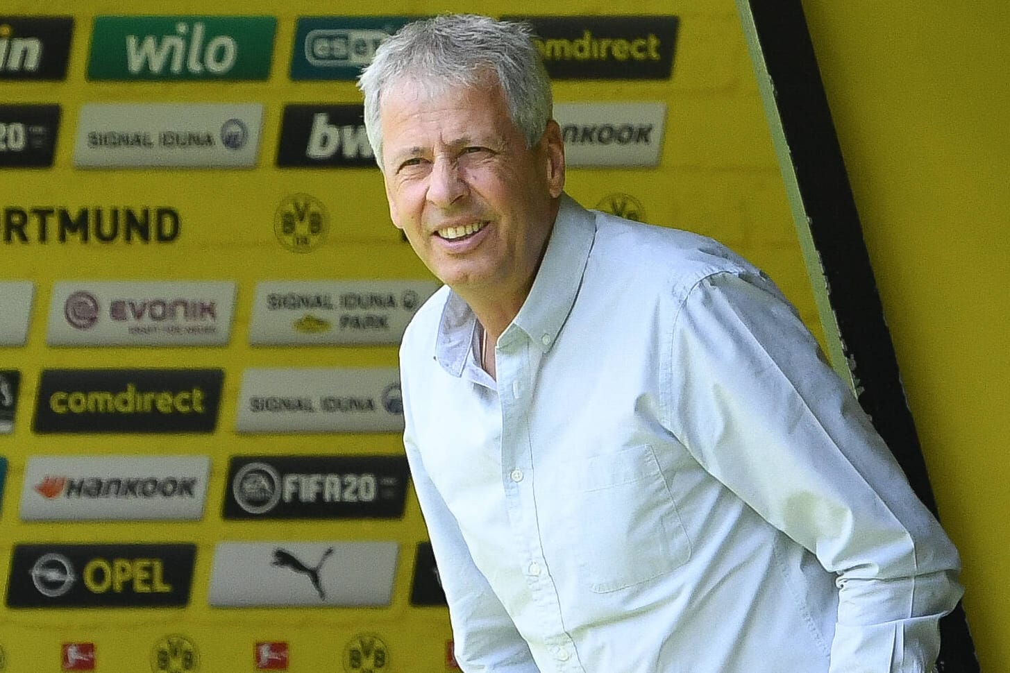 Lucien Favre: Der BVB-Trainer hätte gegen einen Titel nichts einzuwenden.
