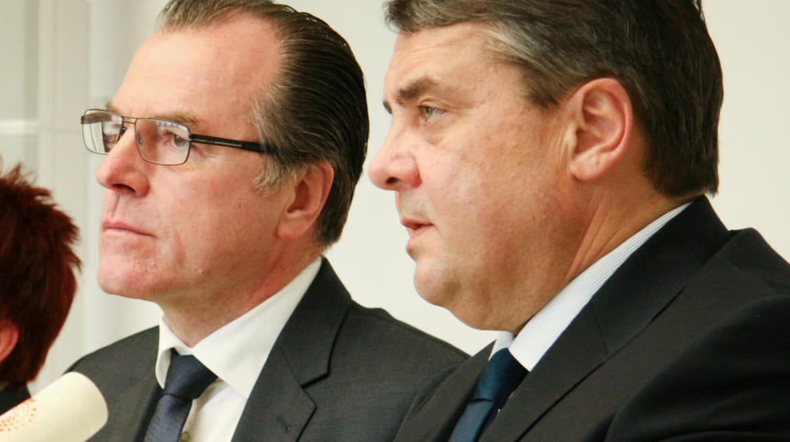 Clemens Tönnies und der damalige Wirtschaftsminister Sigmar Gabriel im Jahr 2015.