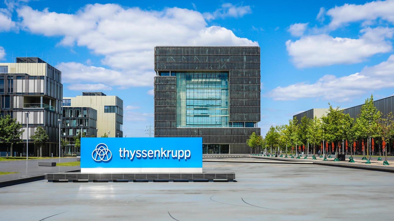 Blick auf das Hauptquartier von Thyssenkrupp in Essen: Die verkaufte Aufzugssparten-Zentrale zieht nun nach Düsseldorf.