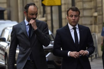Neuer Politikkurs in Frankreich: Emmanuel Macron war unter Druck, nun ist Premierminister Édouard Philippe (l.) zurückgetreten.