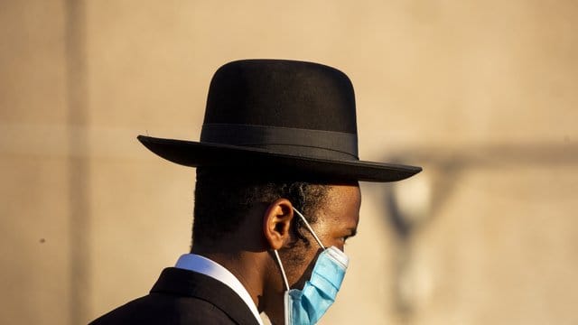 In Israel sind wieder coronabedingte Beschränkungen in Kraft getreten, nachdem die Zahl der Infizierten gestiegen ist. In Israel sind wieder coronabedingte Beschränkungen in Kraft getreten, nachdem die Zahl der Infizierten gestiegen ist.