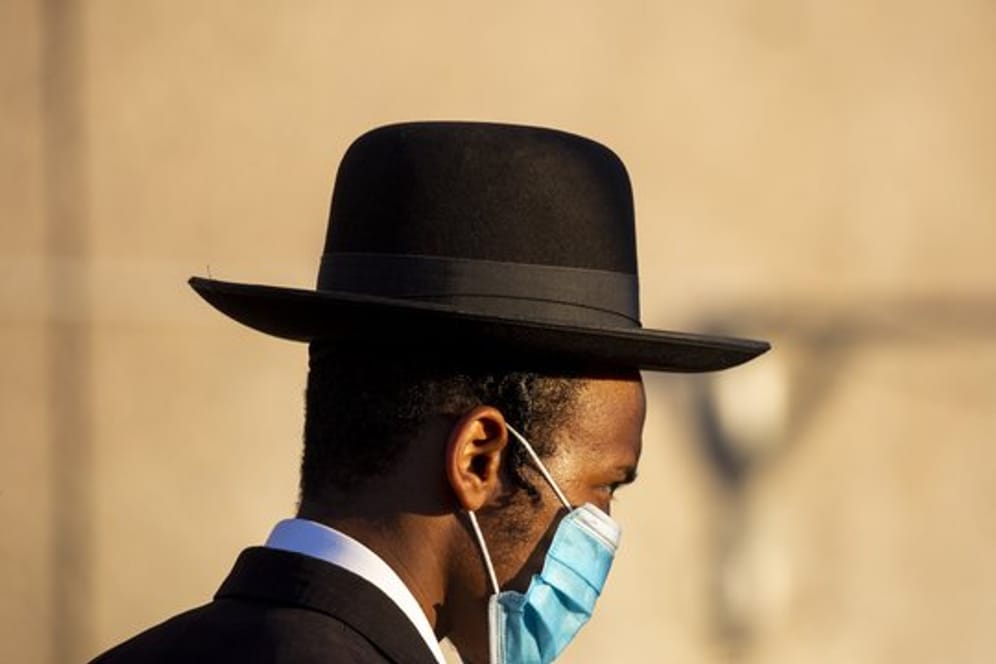 In Israel sind wieder coronabedingte Beschränkungen in Kraft getreten, nachdem die Zahl der Infizierten gestiegen ist.