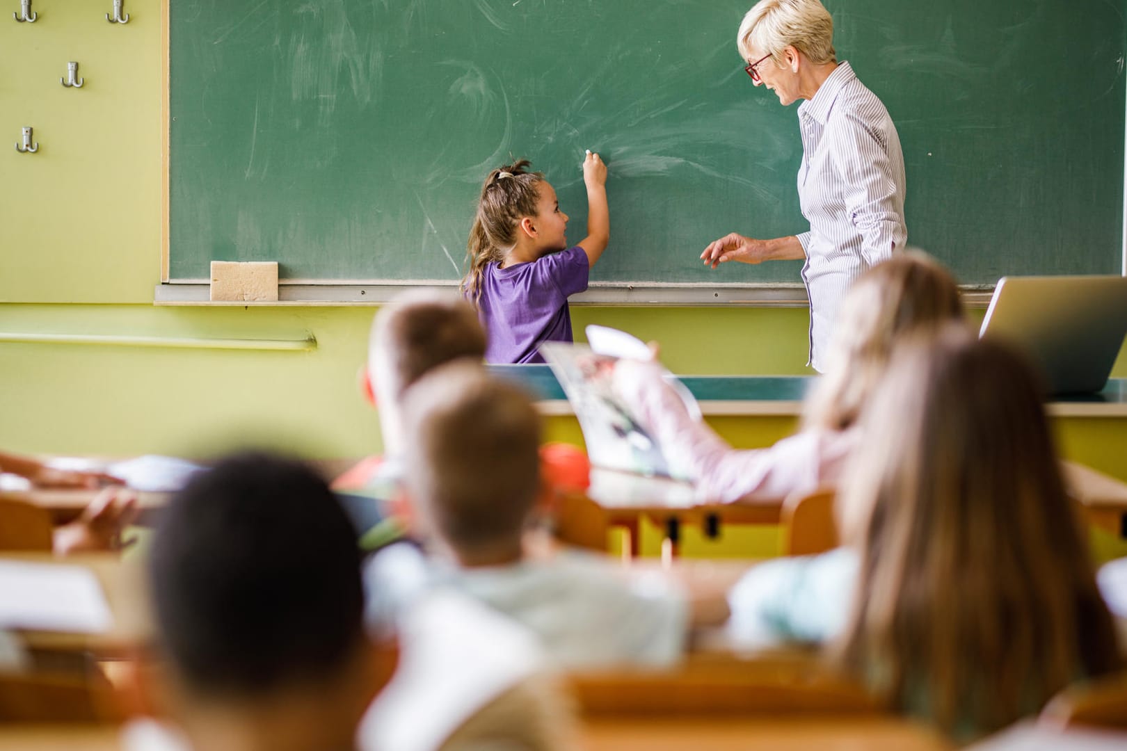 Lehrer in Deutschland: Mehr als ein Drittel der Lehrer ist hierzulande älter als 50 Jahre. (Symbolbild)