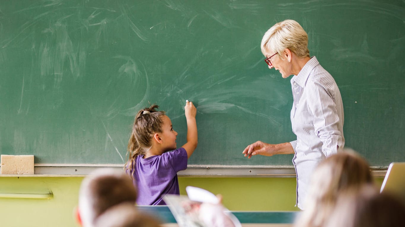 Lehrer in Deutschland: Mehr als ein Drittel der Lehrer ist hierzulande älter als 50 Jahre. (Symbolbild)