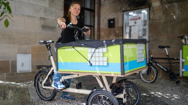 Hannah Thiemann, Radverkehrsbeauftragte der Stadt Erlangen, unterstützt den Verleih von Lastenrädern.