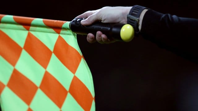 Die FIFA testet ein technisches Abseitssystem für Fußball-WM 2022. Die FIFA testet ein technisches Abseitssystem für Fußball-WM 2022.