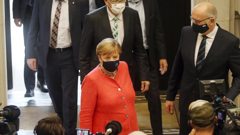 Angela Merkel mit Mundschutz beim Bundesrat: Die Länder wollen "Europa mitgestalten" und sichern der Kanzlerin Rückendeckung zu.