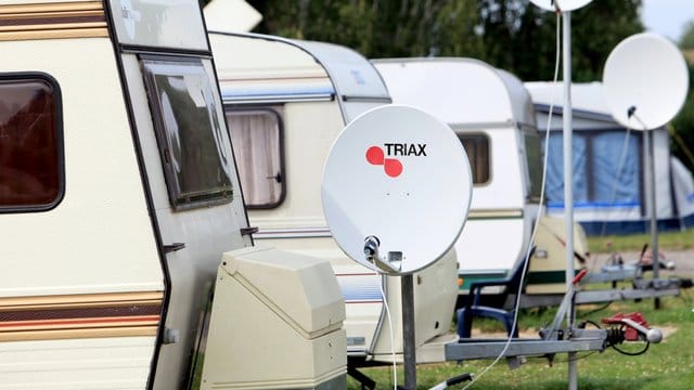 TV-Empfang - aber auch Rundfunkgebühr? Das hängt davon ab, ob ein Wohnmobil dauerhaft auf einem Campingplatz steht.