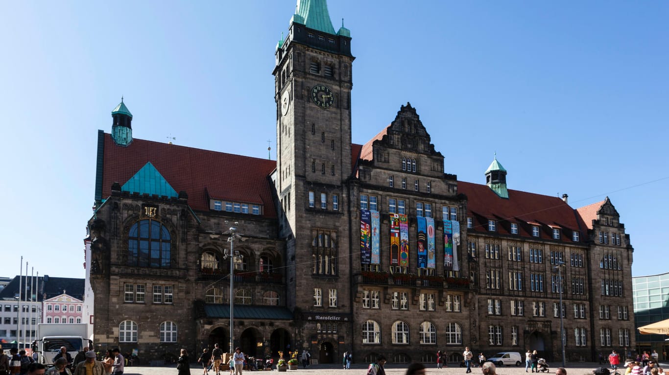 Das Alte Rathaus in Chemnitz: Ein Junge mit afghanischer Staatsbürgerschaft wurde durch einen Schuss verletzt.