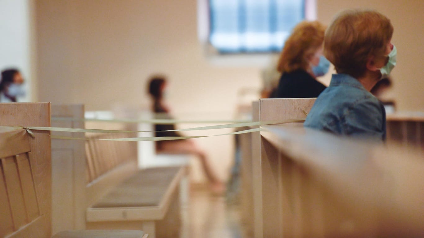 Gottesdienst in Corona-Zeiten: Abstand und Hygieneregeln müssen in allen Kirchen, Synagogen und Moscheen eingehalten werden.