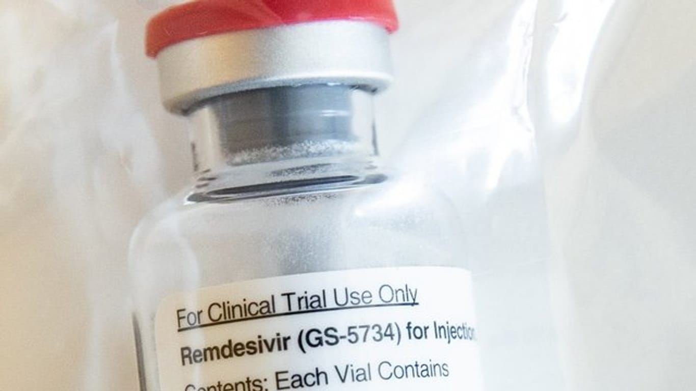 Der Wirkstoff Remdesivir wird in Europa unter Auflagen als erstes Mittel zur Therapie von Covid-19 zugelassen.