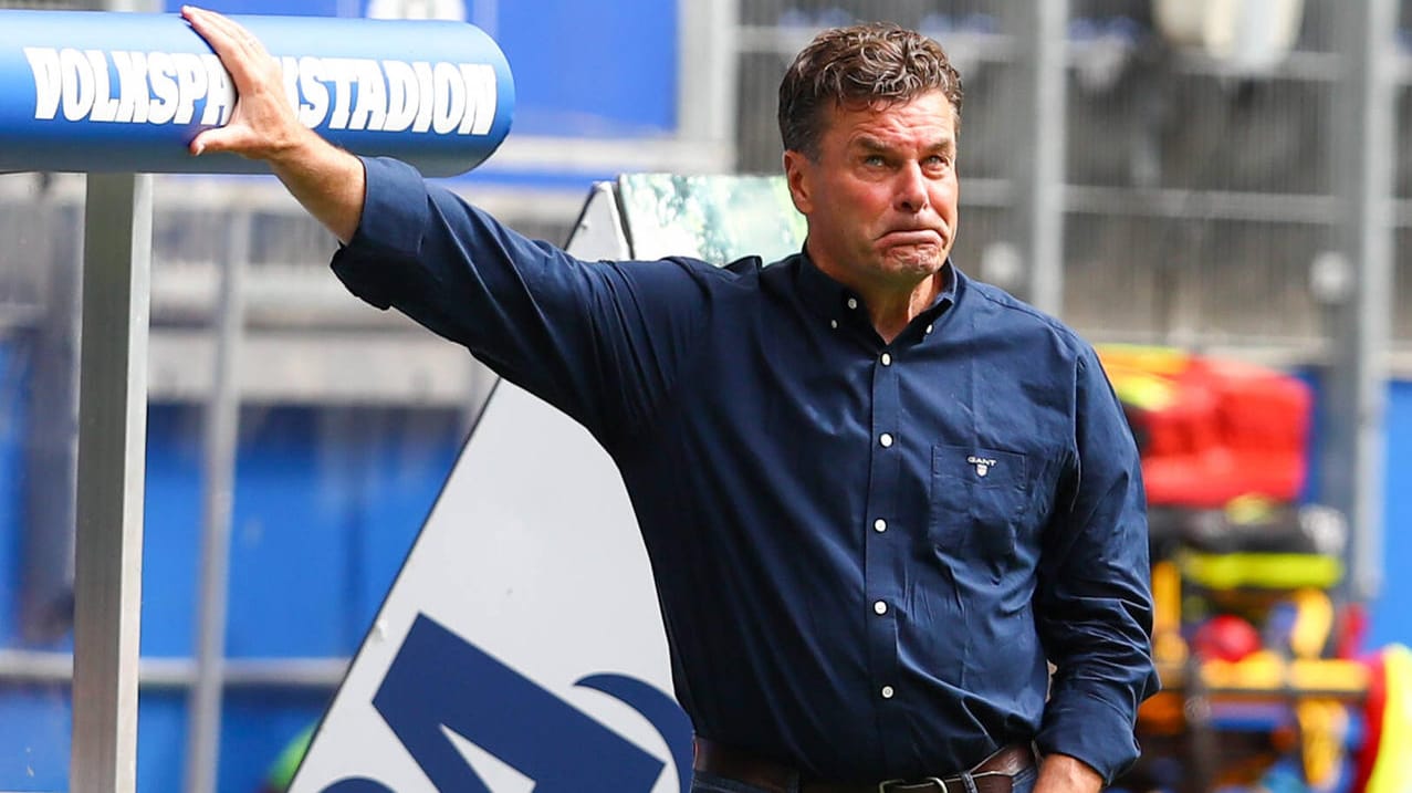 Dieter Hecking: Der HSV-Trainer hat bei den Hamburgern angeblich keine Zukunft. Dieter Hecking: Der HSV-Trainer hat bei den Hamburgern angeblich keine Zukunft.