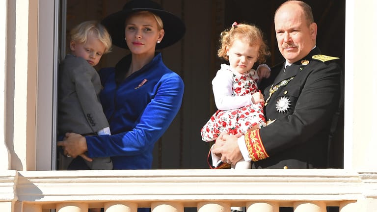 Fürstin Charlène und Fürst Albert mit ihren Zwillingen: Im Abstand von nur einem Tag gibt es wieder ein neues Bild der monegassischen Royals.