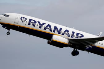 Ein Ryanair-Flugzeug (Symbolbild): Der Flieger musste in Thessaloniki notlanden.