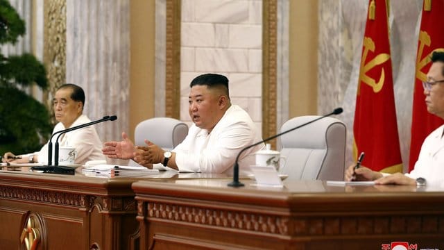 Kim Jong Un während einer Sitzung des Politbüros in Pjöngjang.