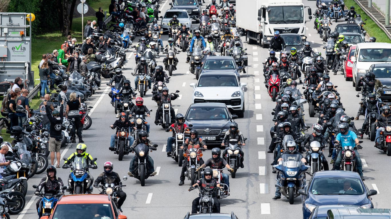 Biker-Demo in München: Tausende Motorradfahrer protestierten gegen drohende Fahrverbote.