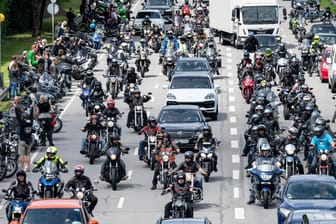 Biker-Demo in München: Tausende Motorradfahrer protestierten gegen drohende Fahrverbote.