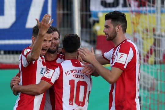 Die Würzburger Kickers steigen als zweite Mannschaft direkt in die 2.