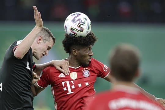 Sven Bender im Kopfballduell mit Kingsley Coman