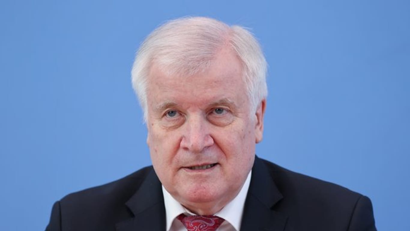 Bundesinnenminister Horst Seehofer will die bayerischen Pläne für kostenfreie Corona-Tests bundesweit umsetzen.