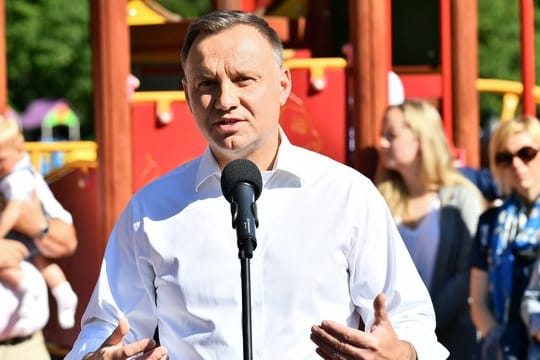 Andrzej Duda: Vor einer Stichwahl hat Polens Präsident Deutschland schwere Vorwürfe gemacht.
