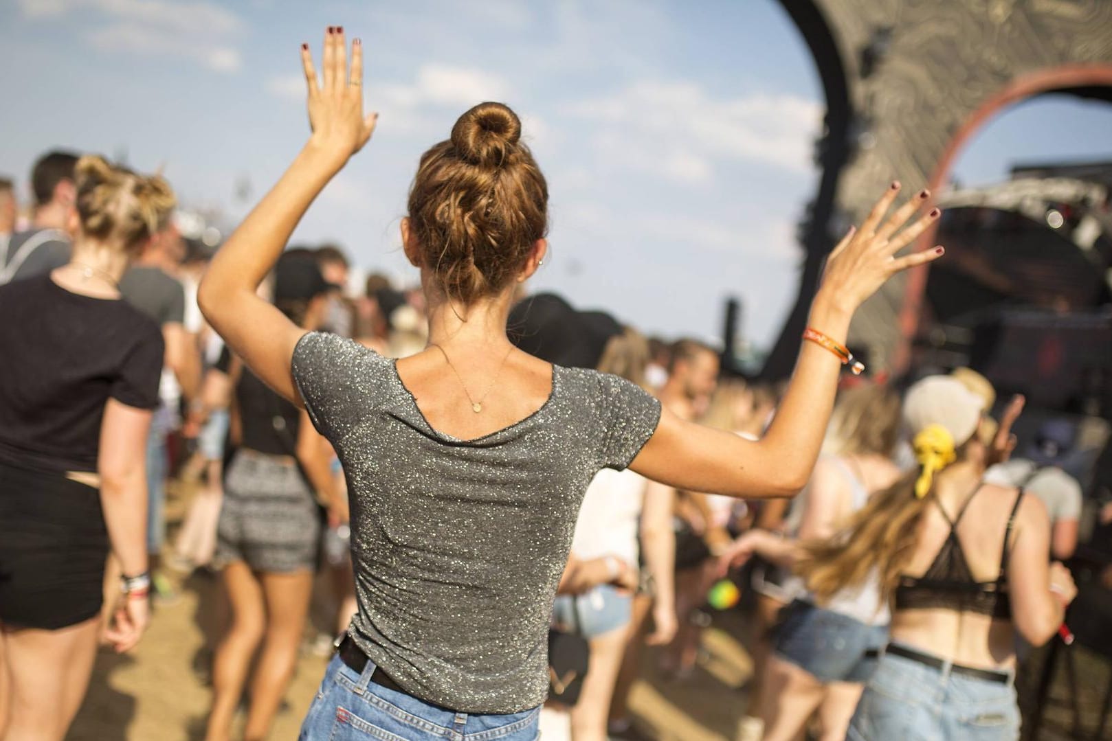 Symbolbild von einem Festival: In Innsbruck haben sich hunderte Partywillige getroffen.