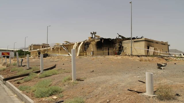 Ein von einem Feuer stark beschädigtes Gebäude der iranischen Atomanlage Natans. Ein von einem Feuer stark beschädigtes Gebäude der iranischen Atomanlage Natans.