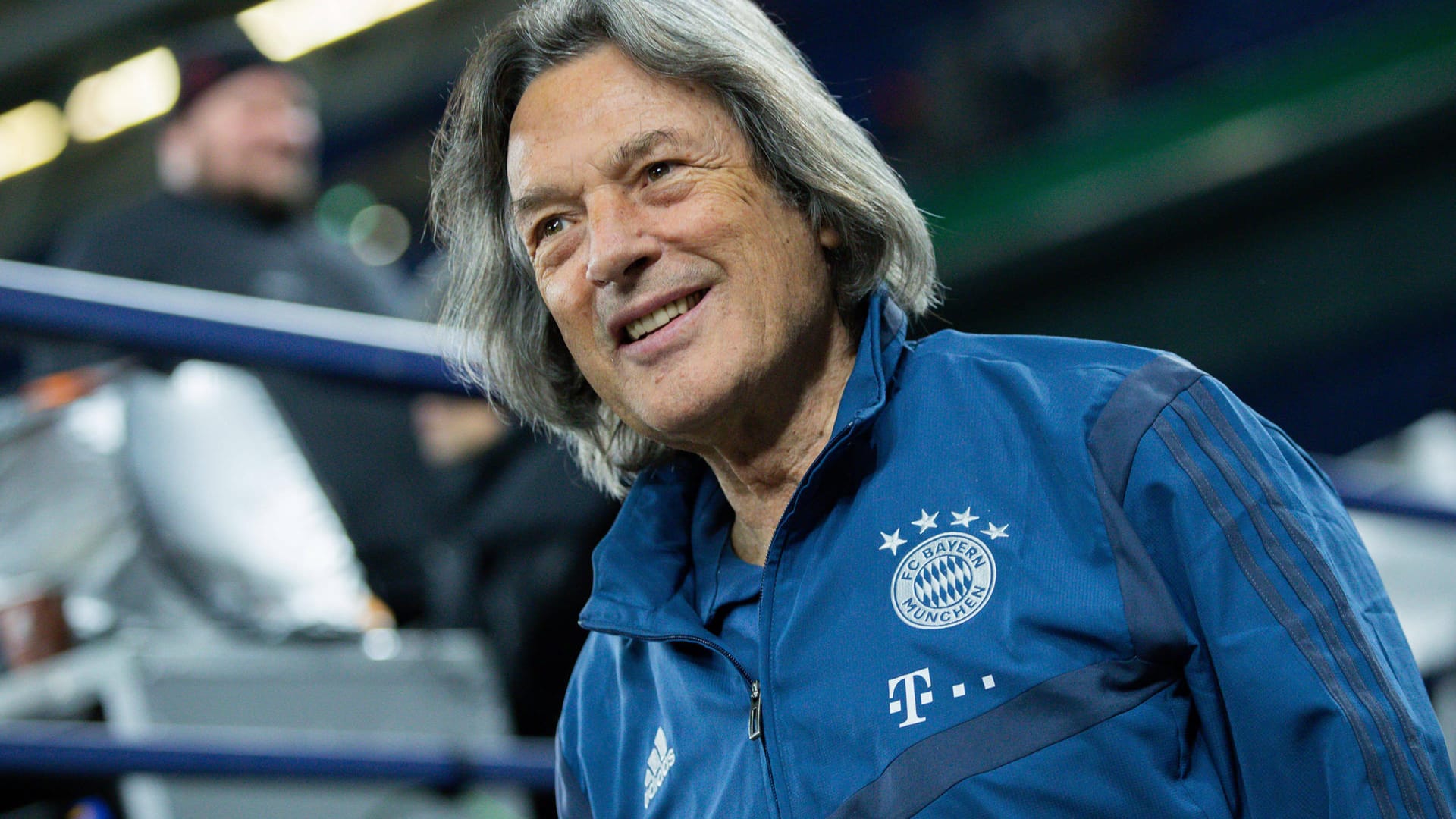 Fußball: DFB Pokal, Viertelfinale, Schalke 04 - FC Bayern Muenchen. Der Mannschaftsarzt Hans-Wilhelm Müller-Wohlfahrt (F Fußball: DFB Pokal, Viertelfinale, Schalke 04 - FC Bayern Muenchen. Der Mannschaftsarzt Hans-Wilhelm Müller-Wohlfahrt (F