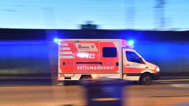 Symbolbild Rettungswagen: Auf der A11 kam es zu einem schweren Autounfall. Symbolbild Rettungswagen: Auf der A11 kam es zu einem schweren Autounfall.