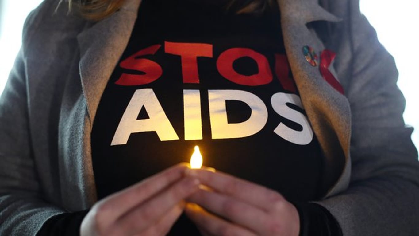 Im vergangenen Jahr haben sich nach Schätzungen 1,7 Millionen Menschen weltweit mit HIV angesteckt.