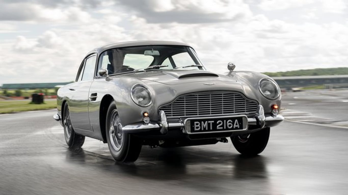 Ein Auto wie Geheimagent James Bond fahren: Das können bald die Käufer einer Kleinserie des wieder aufgelegten Aston-Martin-Modells DB5.