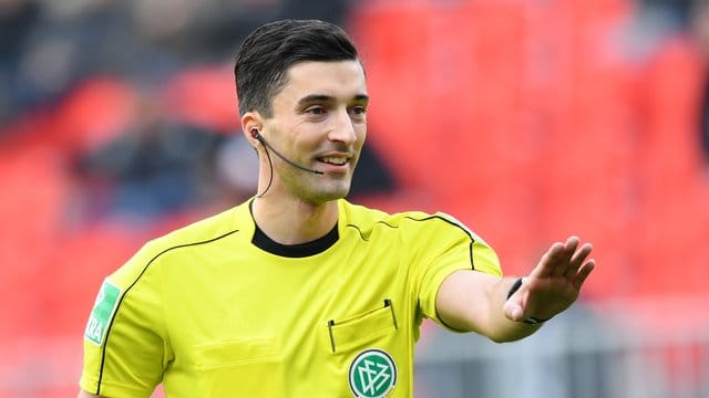 Pfeift bald in der ersten Liga: Schiedsrichter Florian Badstübner.