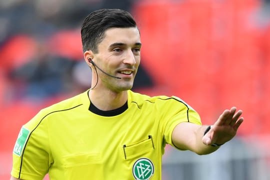Pfeift bald in der ersten Liga: Schiedsrichter Florian Badstübner.