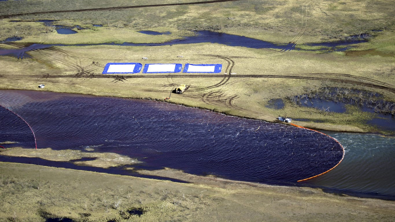 Säuberung nach der Ölkatastrophe im Mai: Über 21 Tonnen Öl sind damals in die russische Arktis geflossen.