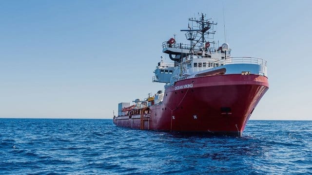 Das private Rettungsschiff "Ocean Viking" der Seenotrettungsorganisation SOS Méditerranée auf dem Mittelmeer. Das private Rettungsschiff "Ocean Viking" der Seenotrettungsorganisation SOS Méditerranée auf dem Mittelmeer.