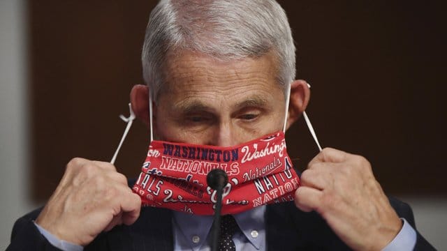 Die gegenwärtige Lage sei "wirklich nicht gut" und erfordere "sofortiges" Handeln, sagte der Immunologe Anthony Fauci. Die gegenwärtige Lage sei "wirklich nicht gut" und erfordere "sofortiges" Handeln, sagte der Immunologe Anthony Fauci.