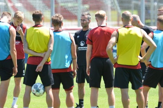 Setzt auf die Ehre der Spieler und die Folgen eines kurzen Trainingslagers.