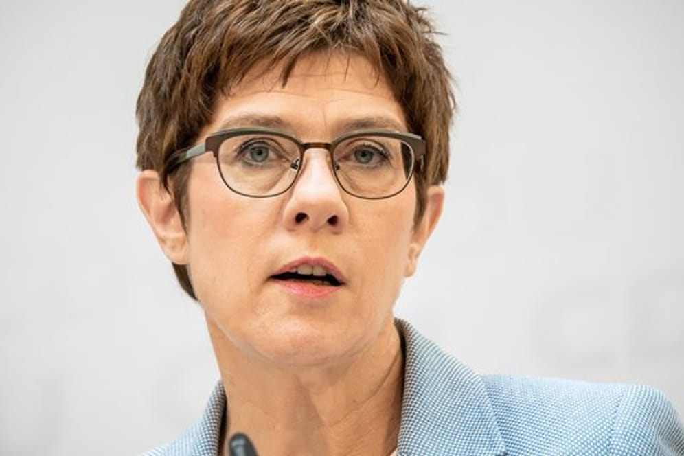CDU-Chefin Annegret Kramp-Karrenbauer will für ihre Partei eine verbindliche Frauenquote.