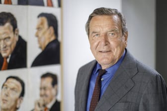 Altkanzler Gerhard Schröder lobt die Berufsgruppe der Lehrer.
