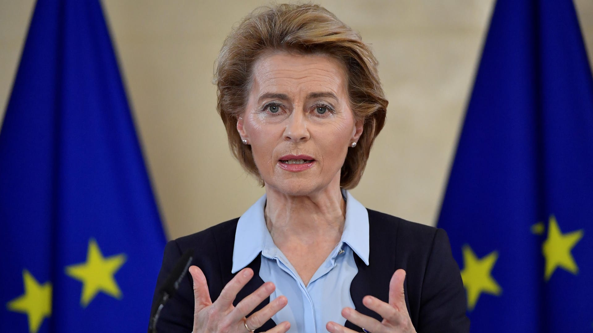 EU-Kommissionspräsidentin Ursula von der Leyen: Die Wirtschaft in der Eurozone dürfte nach Angaben der EU-Kommission noch stärker schrumpfen.