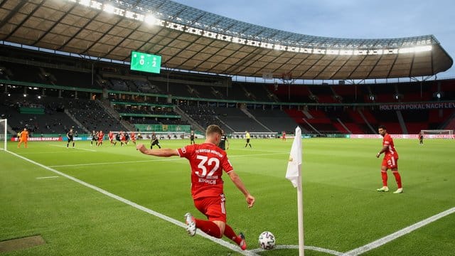 In Corona-Zeiten (fast) schon ein gewohntes Bild: Fußball vor leeren Rängen. In Corona-Zeiten (fast) schon ein gewohntes Bild: Fußball vor leeren Rängen.