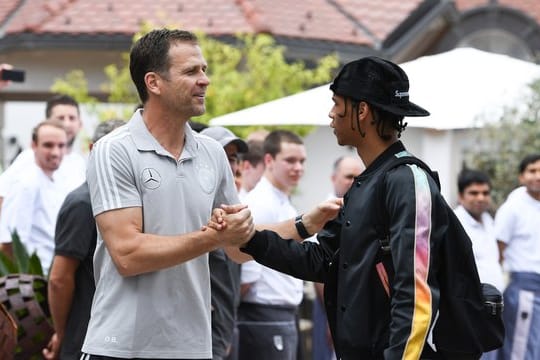 Oliver Bierhoff (l) und Leroy Sané.