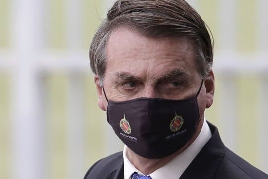 Der brasilianische Präsident Jair Bolsonaro hat das Coronavirus immer wieder als "leichte Grippe" bezeichnet und sich gegen Schutzmaßnahmen gestemmt.