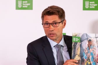 Der Generalsekretär der Welthungerhilfe, Mathias Mogge, stellt bei einer Pressekonferenz in Berlin den Jahresbericht 2019 der Hilfsorganisation vor.