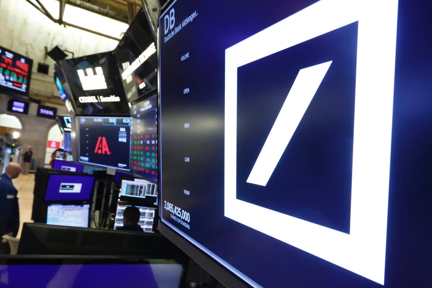 Logo der Deutschen Bank: Das Finanzinstitut muss eine Millionenstrafe wegen Geschäften mit Jeffrey Epstein zahlen.