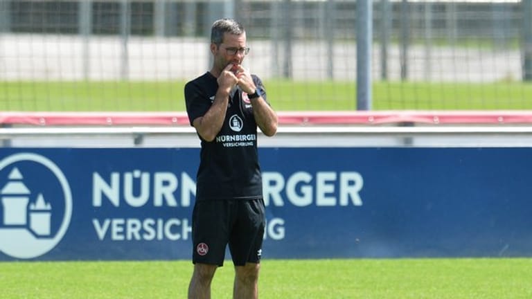 Bietet im Relegations-Hinspiel gegen den FC Ingolstadt eine stark veränderte Formation auf: Nürnbergs Interimscoach Michael Wiesinger.