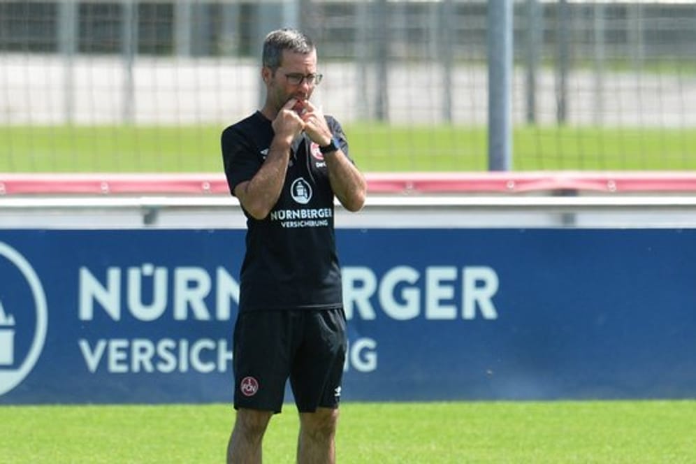 Bietet im Relegations-Hinspiel gegen den FC Ingolstadt eine stark veränderte Formation auf: Nürnbergs Interimscoach Michael Wiesinger.